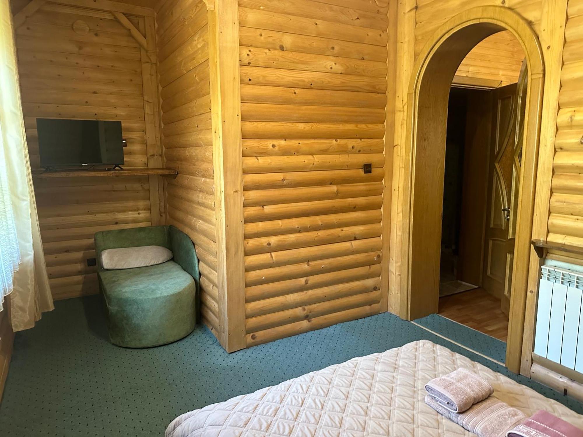 Hotel U Yaroslava *